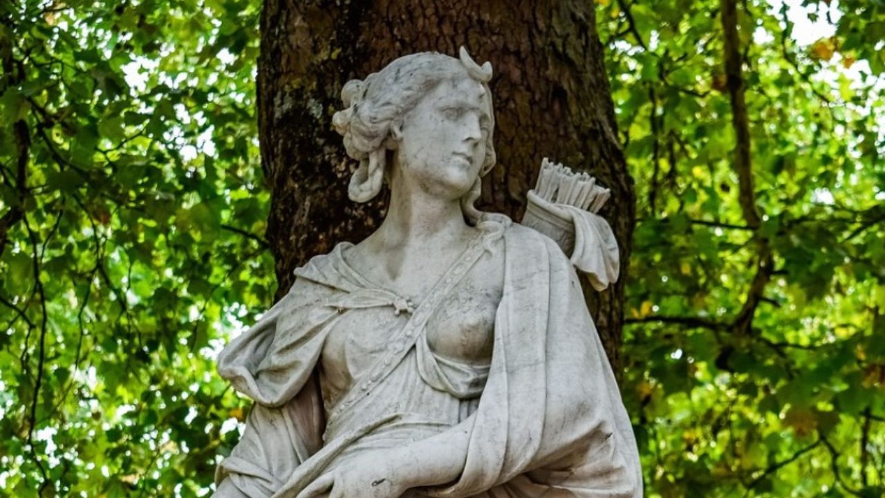 Statua della dea Artemide 