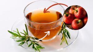 Fai bollire mela e rosmarino: l’elisir super benefico 