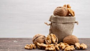 Come coltivare le noci a casa partendo dai semi