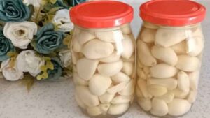 Conservare gli spicchi d’aglio freschi per 12 mesi: il trucco che pochi conoscono