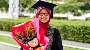 Che fiori regalare per una laurea? Vi sveliamo i colori abbinati alle diverse università