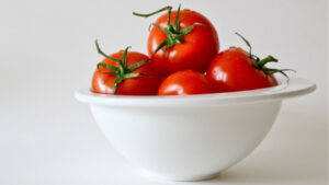 Pomodori freschi tutto l’anno e conservati senza l’utilizzo di aceto – il metodo di questo nutrizionista potrebbe essere la vera svolta