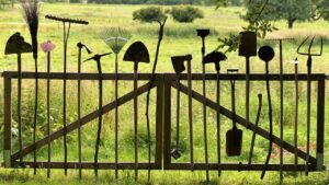 Recinzione del giardino bruttina – come nasconderla con successo