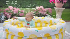 Come far rivivere un prato rovinato dalla piscina dei bambini