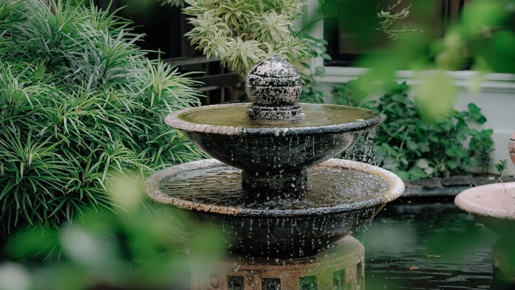 Fontane da giardino: come integrarle negli spazi esterni (per la gioia dei vicini)