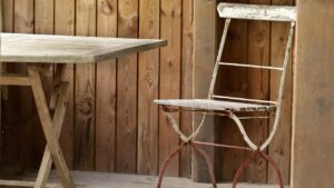 Come prendersi cura in autunno dei mobili da giardino