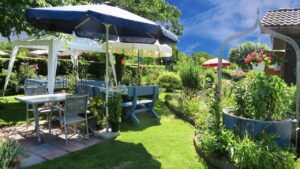Come organizzare i mobili da giardino in modo da ottenere un’atmosfera rilassata e accogliente